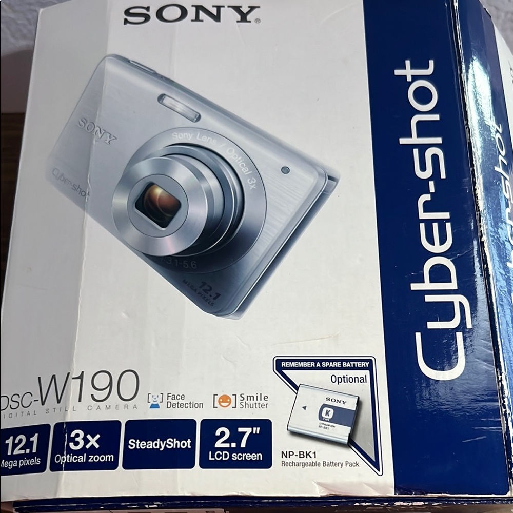 Sony Cyber-shot Digital Camera - Black and Silver - Picture 6 of 7